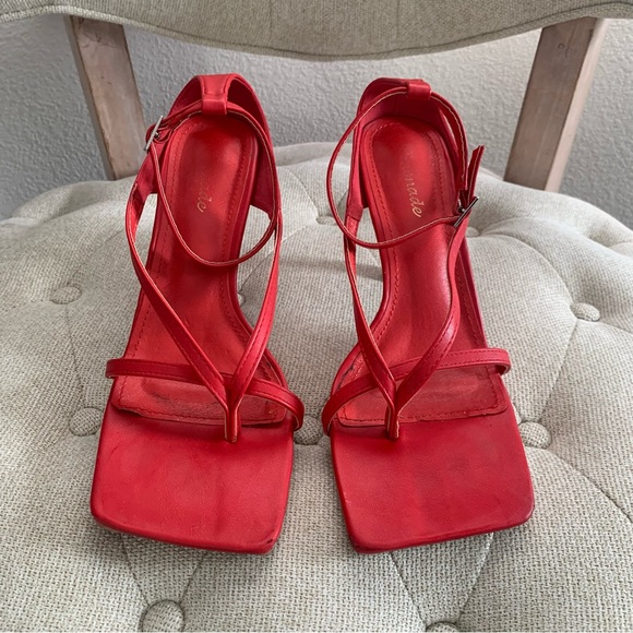 Lulu’s Red Square Toe Heels - Picture 3 of 7